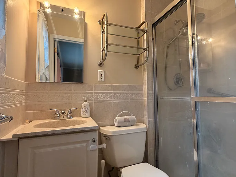 748 Leslie Ln — Photo 6
