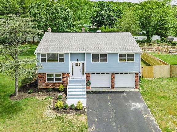 3rd image of 764 Williamsburg Dr