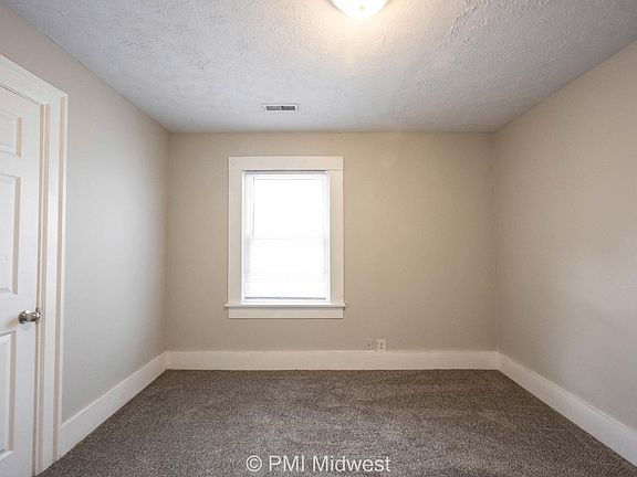 5th image of 546 Eastern Ave #C