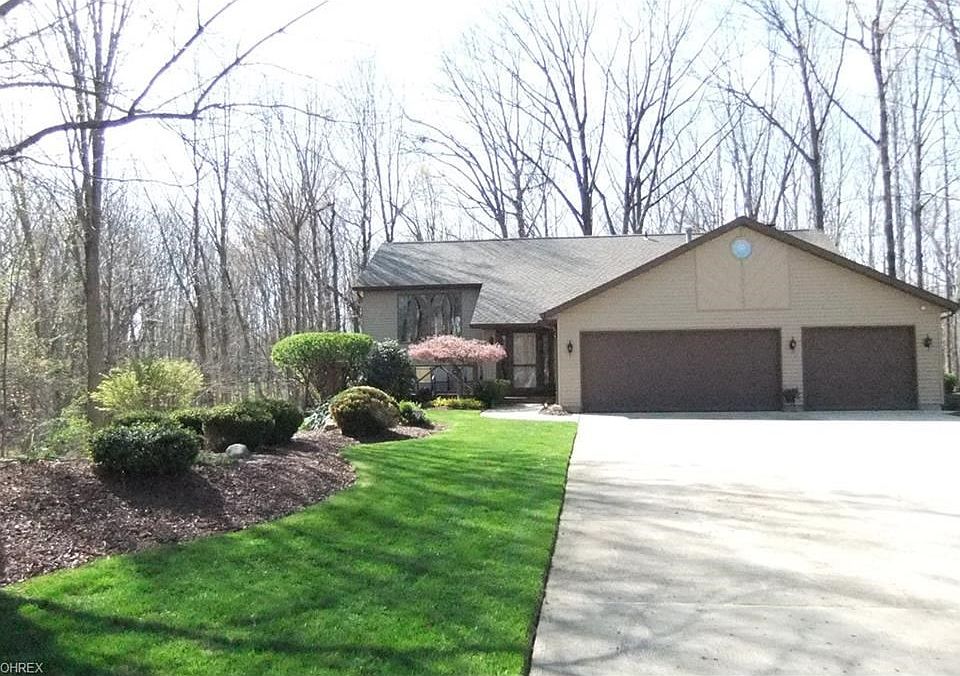 Over 3,300 Sq. Ft. of living area on 1 acre wooded lot in Mentor.