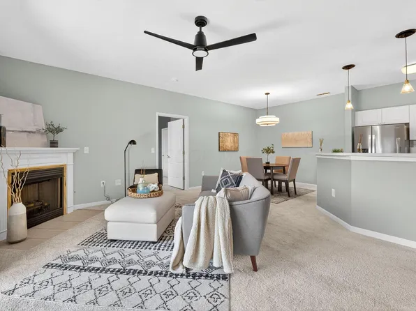 8075 Cranes Crossing Dr, Lewis Center, OH 43035