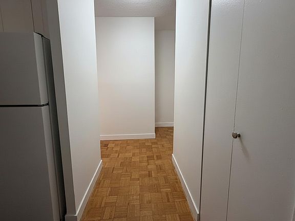 2nd image of 125 Somerset St W #1532411