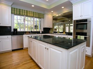 10734 Governors Dr, Chapel Hill, NC 27517