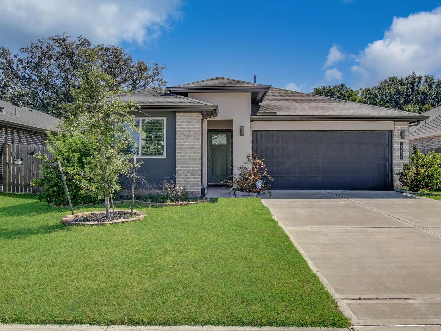 3 bed, 2.0 bath, 1659 sqft, $2,200 — Photo 2