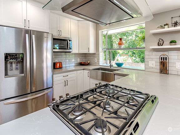 4th image of 18003 6th Avenue SW
