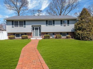 25 Lakewood Rd, Ronkonkoma, NY 11779