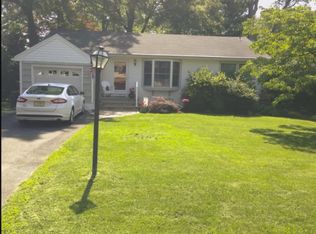 438 Cedar Ave, Paramus, NJ 07652