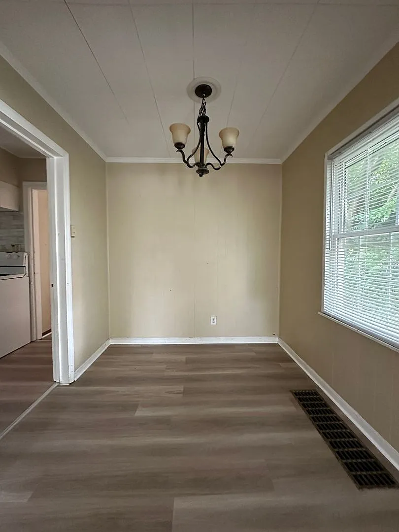 The Off-Campus Sweet Spot: 4 Beds, 2 Baths - Available August 1st! — Photo 3
