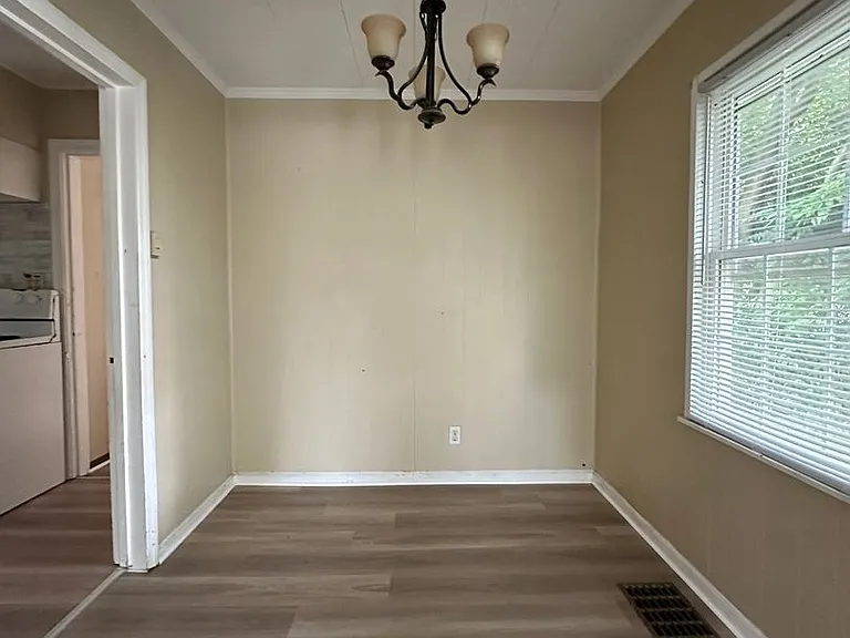 1712 W Bethel Ave — Photo 3