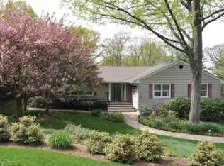 20 Crest Dr, New Providence, NJ 07974