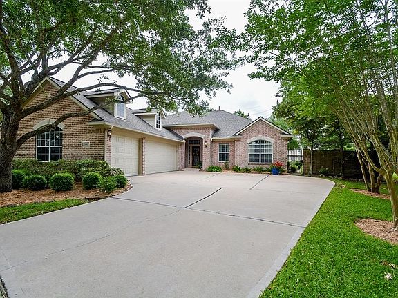 Fantastic single story home in one of the most desired locations in Katy. Mature trees add to the beauty of this home. Three car garage is a bonus. Brick facade is easy maintenance. Full sprinkler system Your going to love this home!