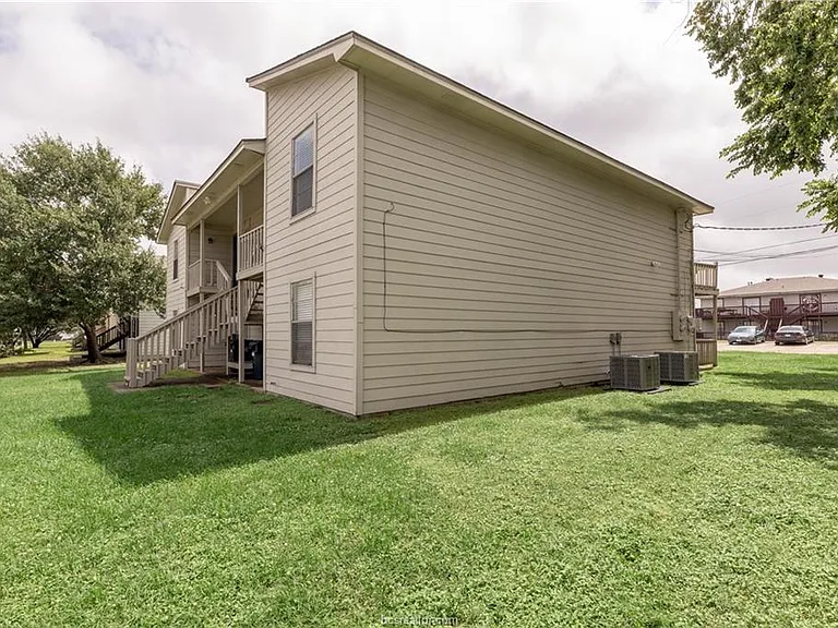 706 Wellesley Ct #C — Photo 14