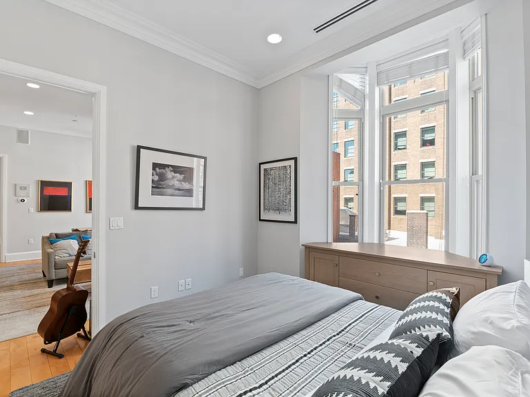 421 Chestnut St #404 — Photo 14
