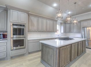 46 N Warbler Bend Cir, The Woodlands, TX 77382