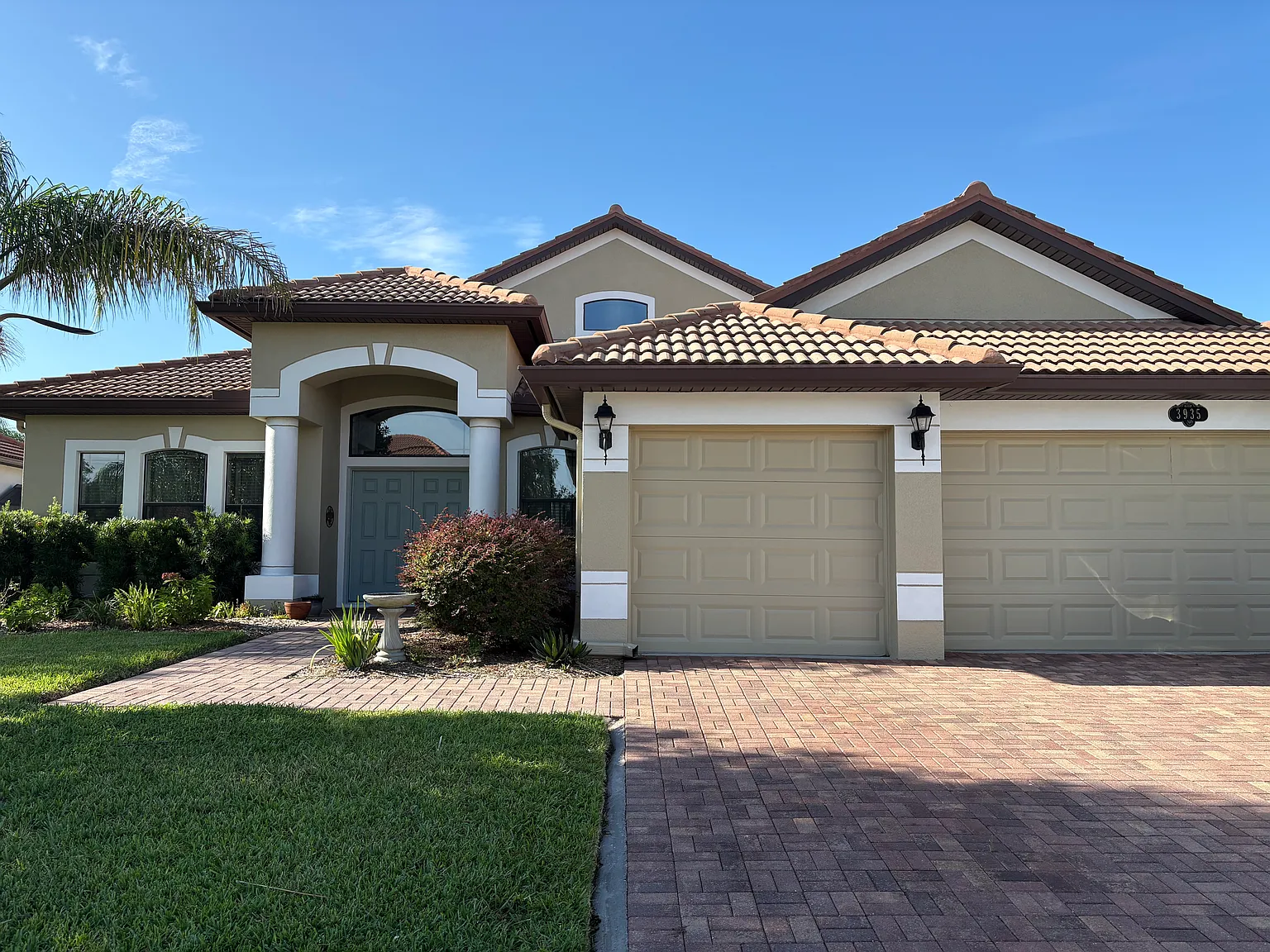 4 bed, 3200 sqft, $3,300 — Photo 1