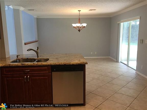 4th image of 4670 SW 12th Ct