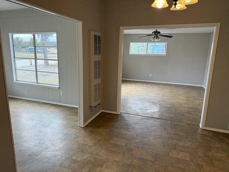 422 W Johnston Ave — Photo 13