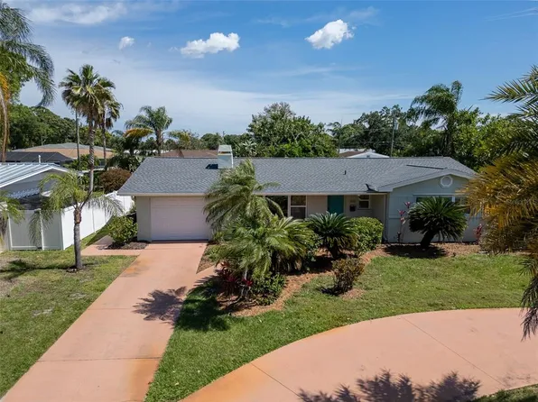 608 Palm Ave, Belleair, FL 33756