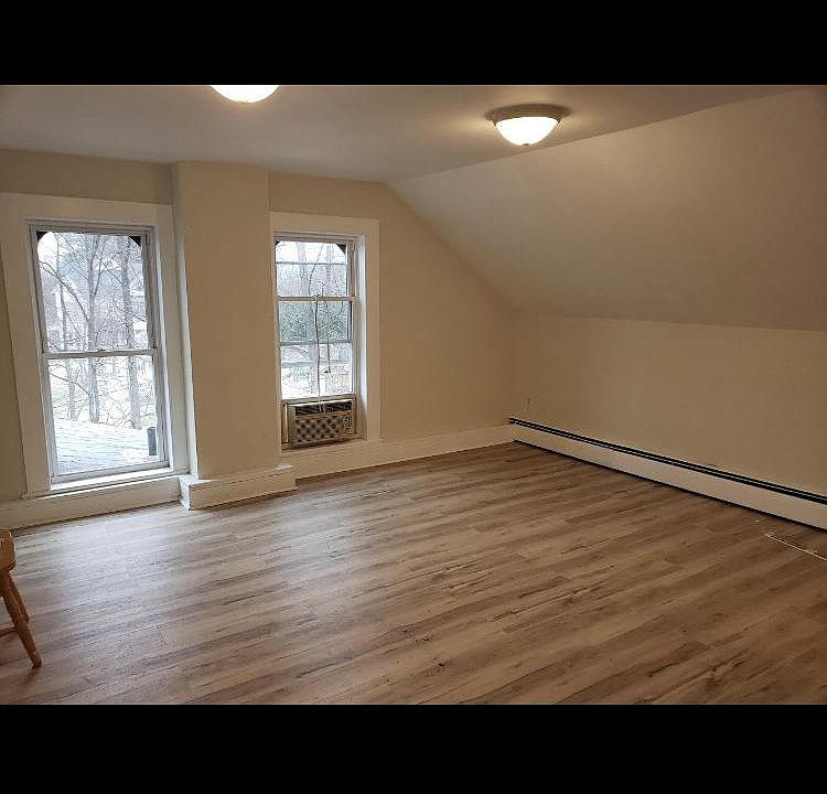 1st image of 131 East Ave #2