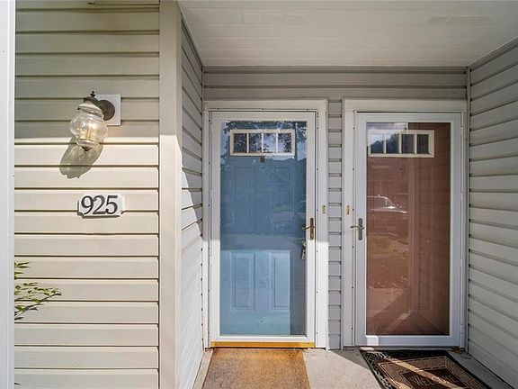 5th image of 925 Whistling Swan Dr