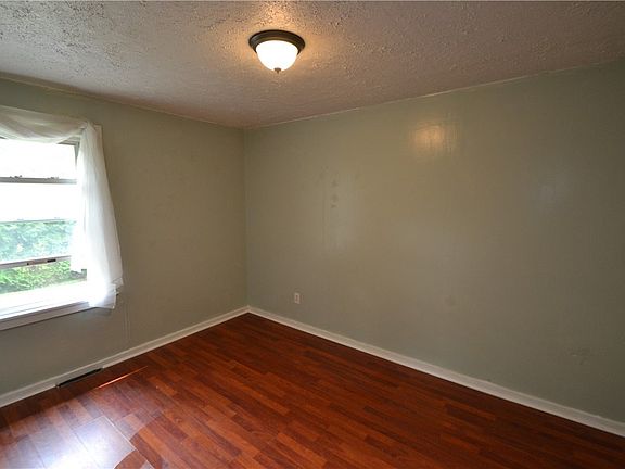 5th image of 17 Bennett Ave