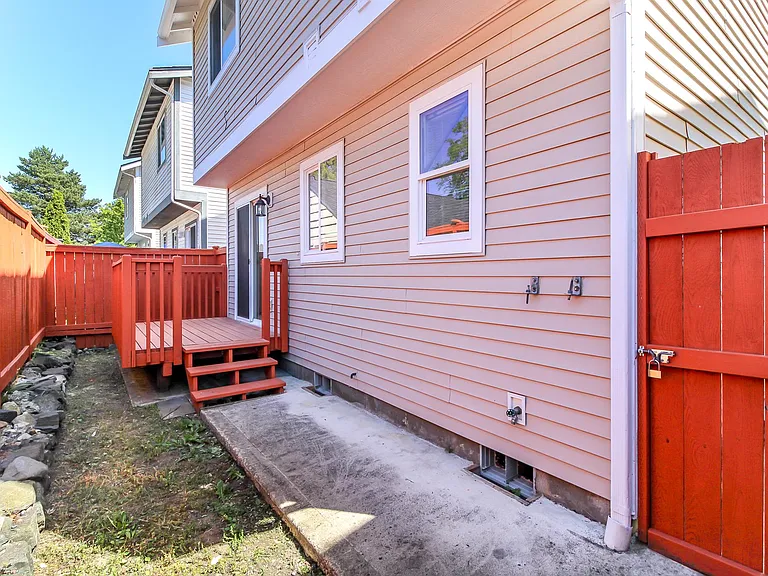 3307 S 43rd St — Photo 31