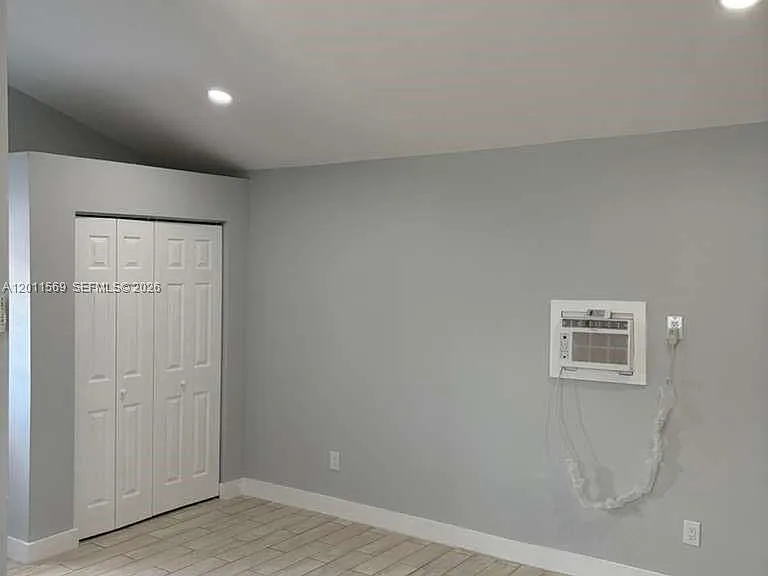 1870 Lakeview Dr — Photo 8