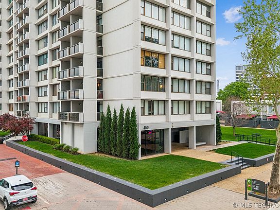 2nd image of 450 W 7th St APT 607