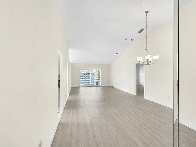9581 Tavernier Dr — Photo 4