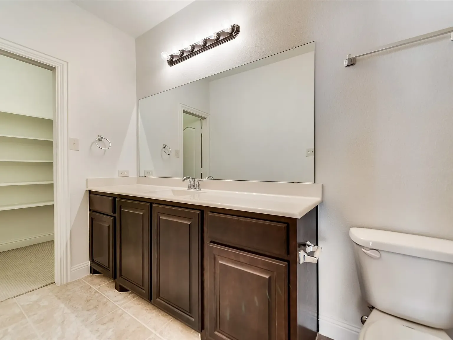3 bed, 3.5 bath, 1985 sqft, $2,899 — Photo 4
