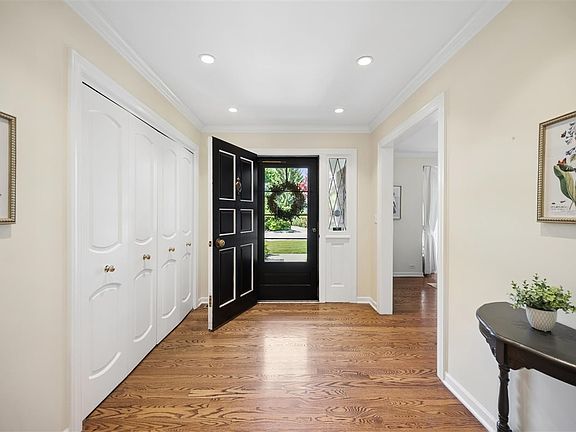 5th image of 2407 Iroquois Rd