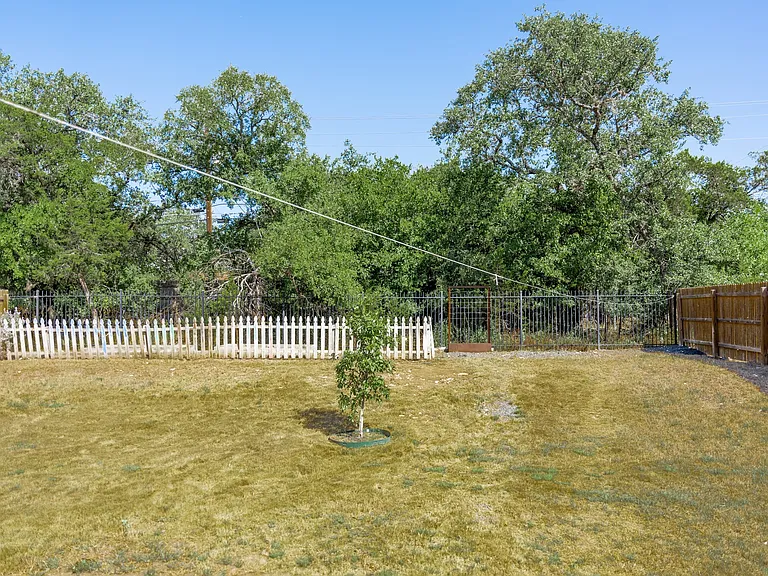 341 Mary Max Cir — Photo 23