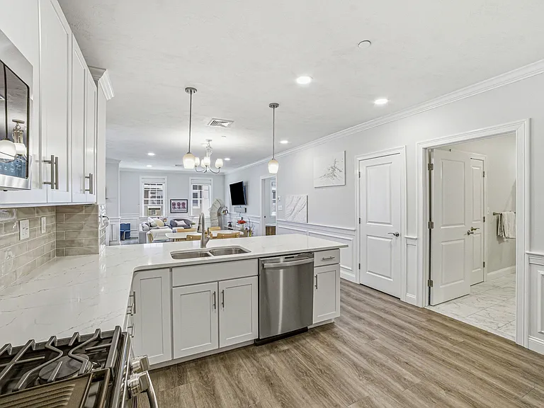 320 Middlesex Ave #D208 — Photo 22