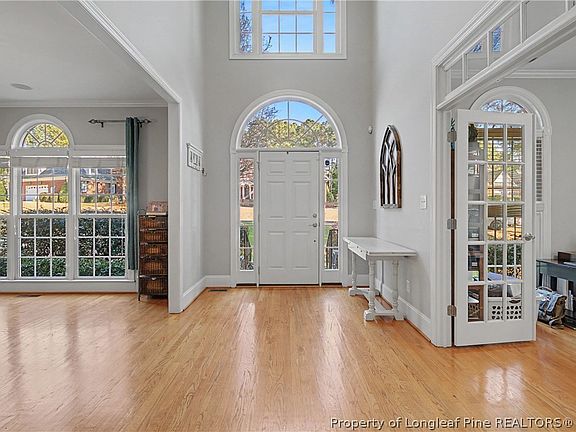 3rd image of 129 Barons Run W