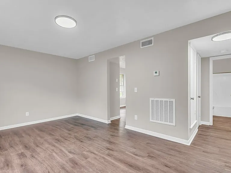 Eastwood Apts — Photo 19