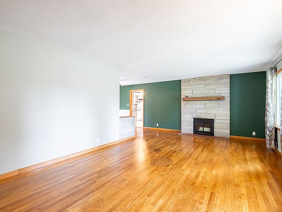 5th image of 671 East Dr