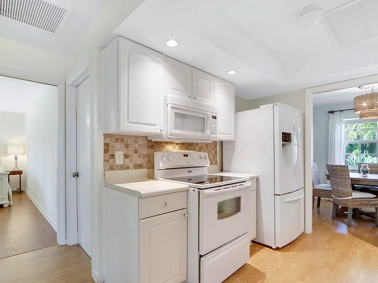 8574 SE Seagrape Way — Photo 15