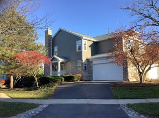 75 Woodview Dr, Glen Ellyn, IL 60137