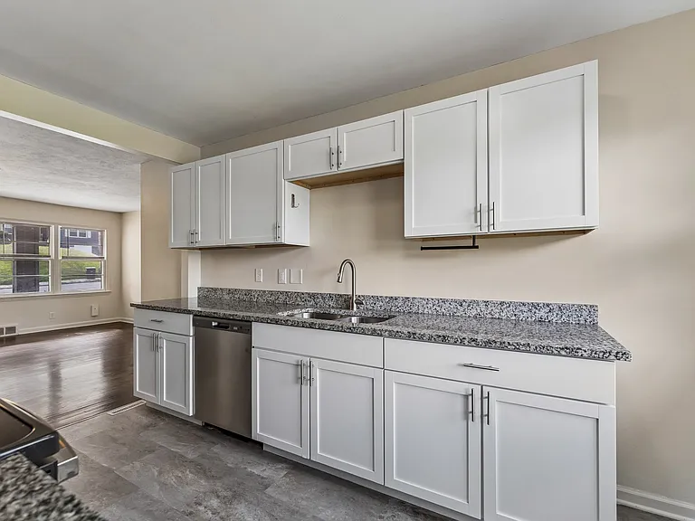 Kitchen, additional viewpoint