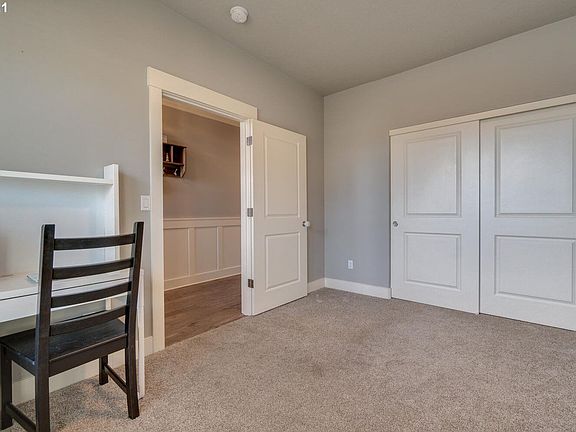5th image of 10714 NE 107th Way