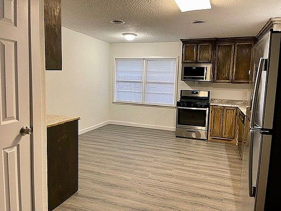 5th image of 4010 Everglades Ave