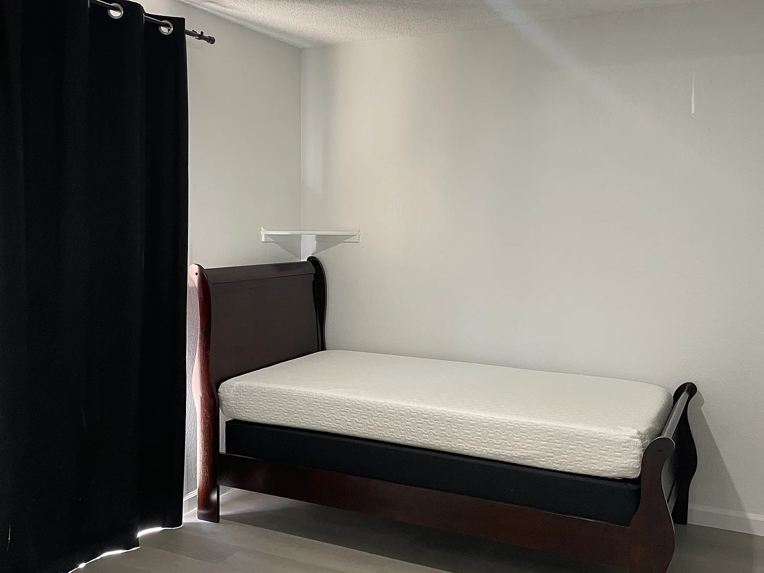 1 bed, 100 sqft, $850 — Photo 4