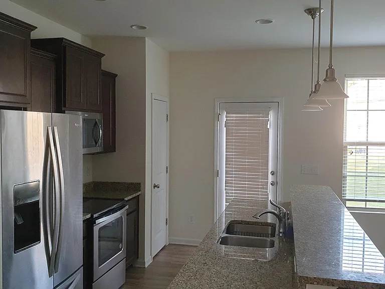 417 Irving Way — Photo 2