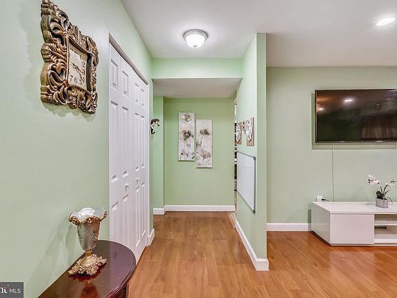 2nd image of 884 Quince Orchard Blvd #Op1