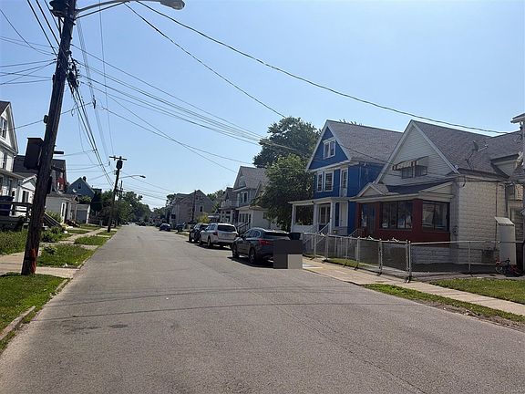 5th image of 221 Chadduck Ave