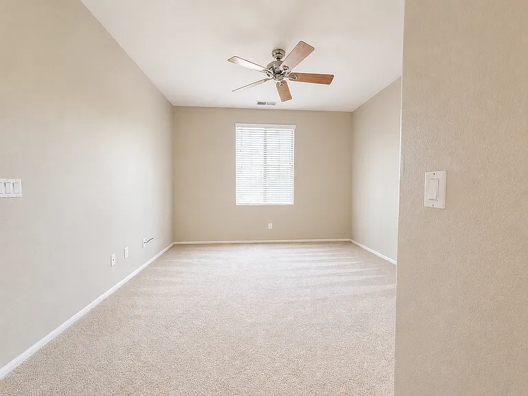 686 Jay Ct — Photo 7