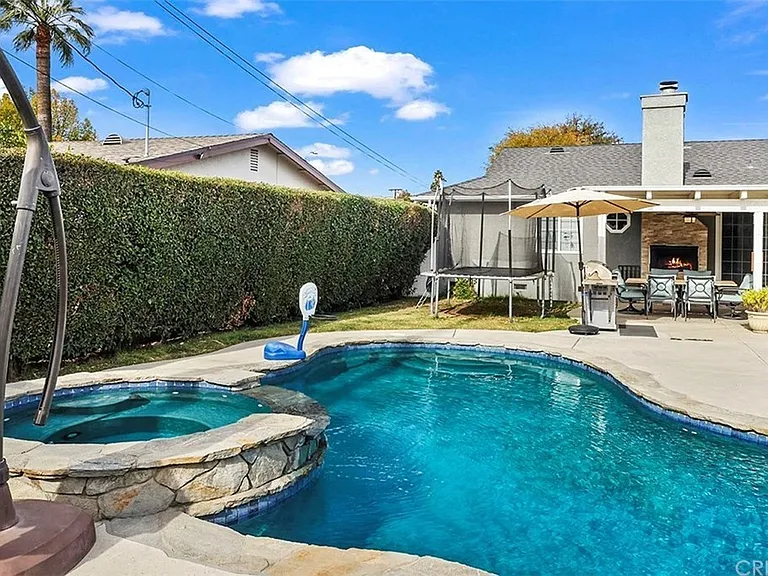 23000 Haynes St — Photo 18