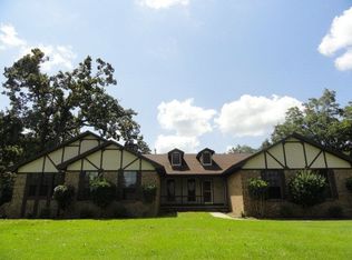 1638 Lakeview Dr, Laurel, MS 39440