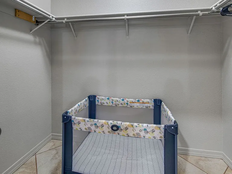 1800 Burgundy Dr — Photo 28