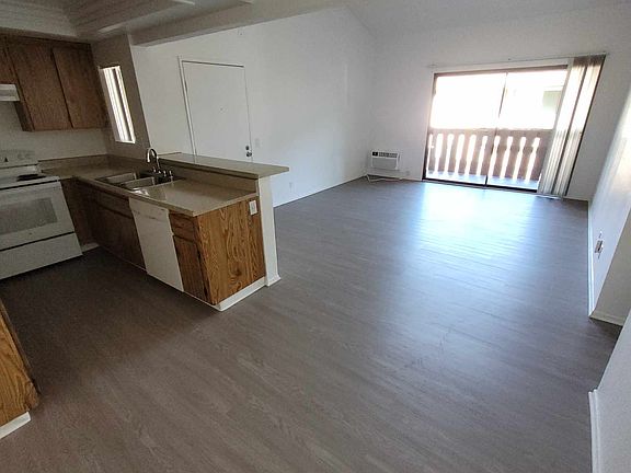 3rd image of 12315 Graham St APT 54